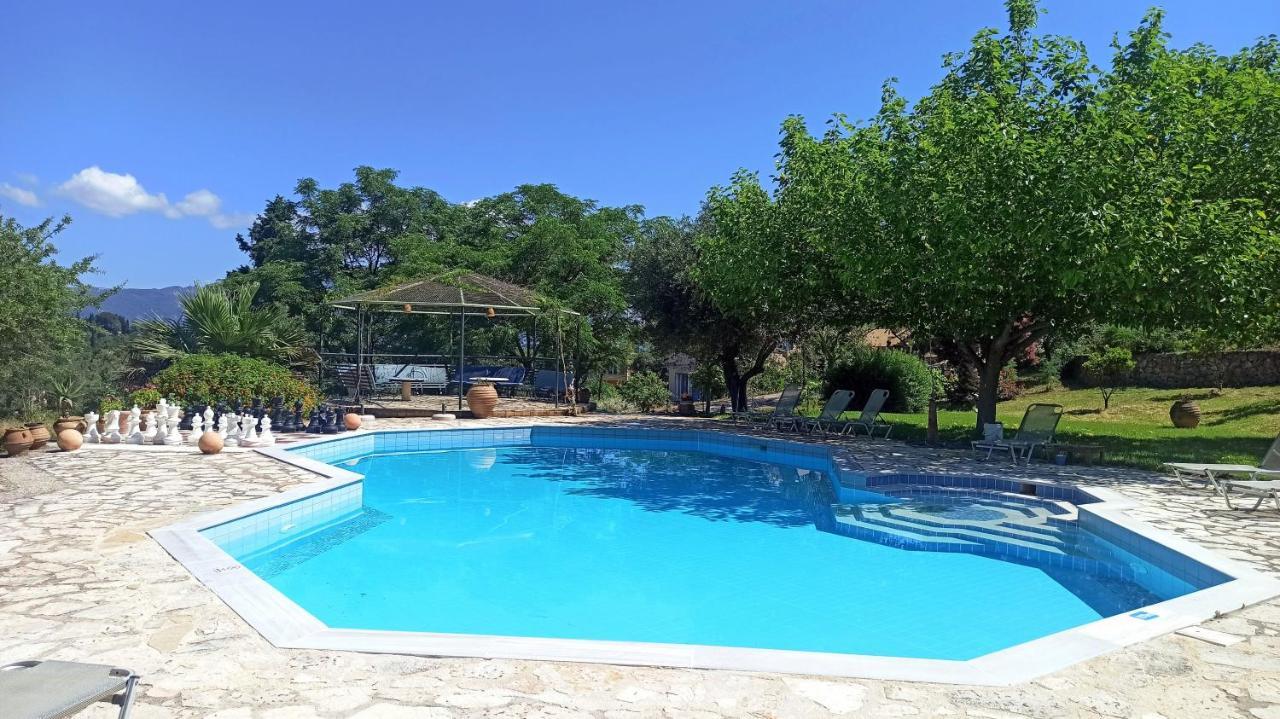 Mouse House Apartment Gouvia Bagian luar foto