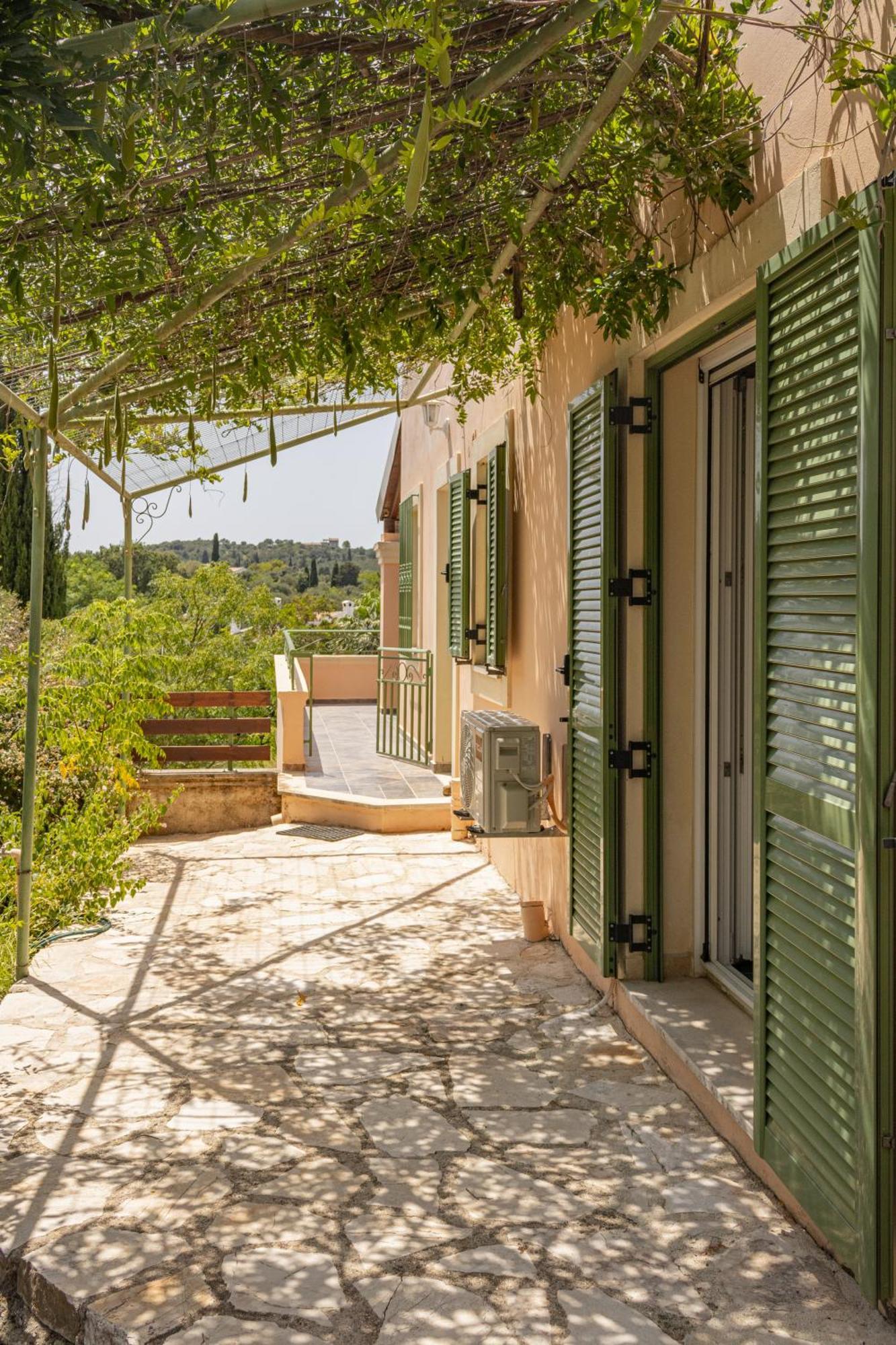 Mouse House Apartment Gouvia Bagian luar foto